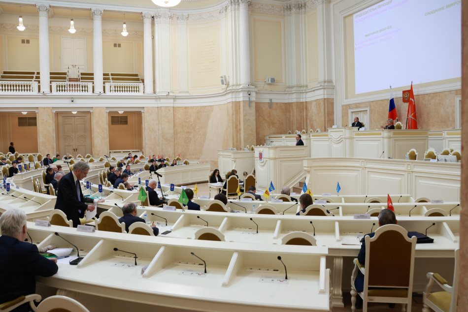 ЗакС утвердил во втором чтении законопроект о бюджете Петербурга